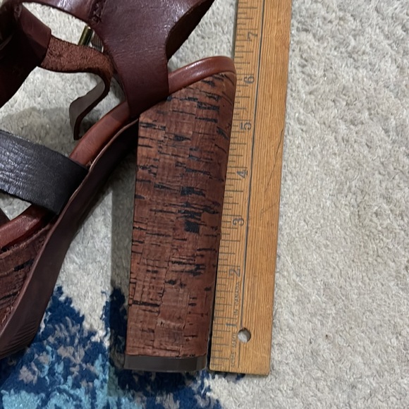 Leather 70s platform sandals. 6 - Picture 10 of 12